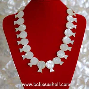 necklace shell pearl / kalung kerang mutiara ukir ikan