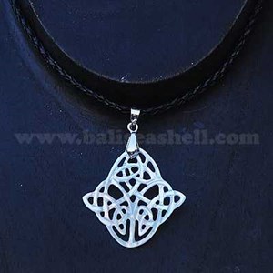 shell necklace carving art mop / kalung kerang mutiara tribal