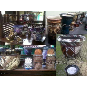 pot batik | batik indonesia | pot bunga batik | vas bunga batik
