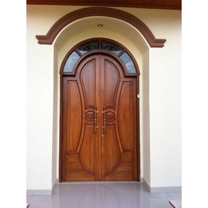 pintu kayu klasik / minimalis