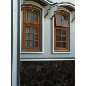 jendela kayu klasik / minimalis