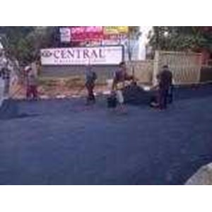 pengaspalan, kami siap mengerjakan mulai dari dasar maupun pelapisan ulang baik dengan gelar manual atau dengan finisher. kami ahlinya dalam bidang: 1. pengaspalan/ hotmix 2. pemasangan paving blok 3. pemasangan kanstin 4. marka jalan 5. pengecoran (