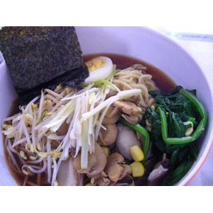 kursus mie udon dengan topping : yaki udon ( mie goreng), tempura udon, gyuniko udon ( daging), kimuchi udon