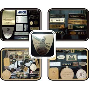 bengkel plat etching stenleles - kuningan | papan nama plat | plat nama | nama plat etching | label plat | plat label | plat etching | stenlist | kuningan plat | kuningan | plat stenlist | huruf timbul | plat stenlist | plat etching | plat lebel | label p-1