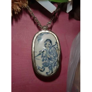 liontin dari pecahan keramik cina kuno/ pendant from fragments of ancient chinese ceramics