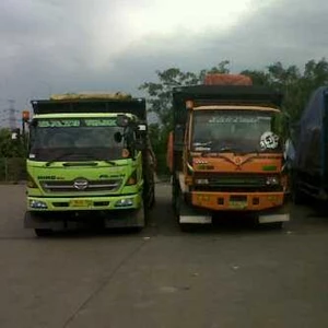 pt.hasanuddin jaya express ( jasa angkutan barang menggunakan armada truck ke seluruh indonesia)-4