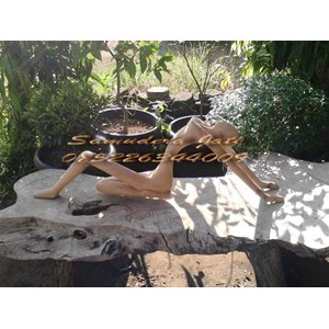 patung abstrak yoga