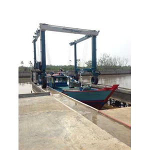 mobile boat hoist : marine travelift-2