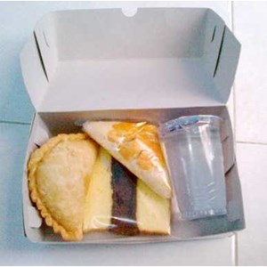 snack box surabaya - pesan snack box di surabaya - snack box murah di surabaya - pesan kue tradisional di surabaya - jual aneka kue basah di surabaya - terima pesanan snack box buat acara buka puasa
