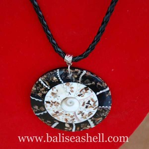 kalung bulat resin kerang