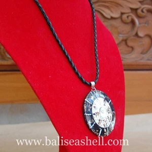 kalung bulat resin kerang-2