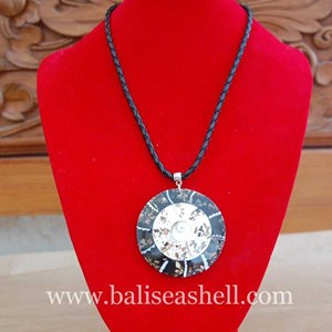 kalung bulat resin kerang-1