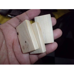 liontin kayu cendana merah model kotak polos 01-2