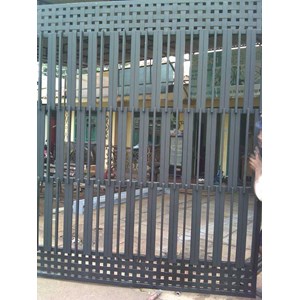 front gate set and minimalistic iron partition