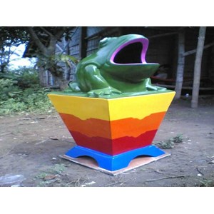 tempat sampah kodok