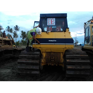 bulldozer swamp track-3