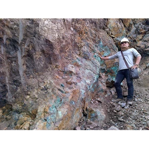hasil tambang iron ore, copper ore / batu tembaga-1