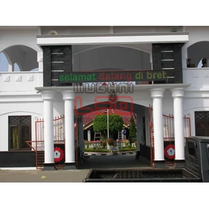 papan running text led dispay (teks berjalan) pendopo dan gedung dprd.