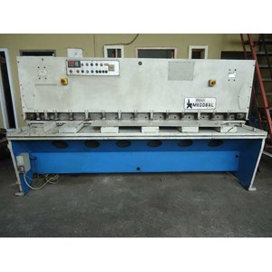 mesin shearing hydraulic cutting megobal-3