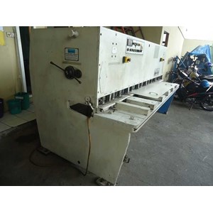 mesin shearing hydraulic cutting megobal-1