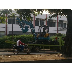 hino dutro 130 hd, cocok untuk angkutan mini excavator-3