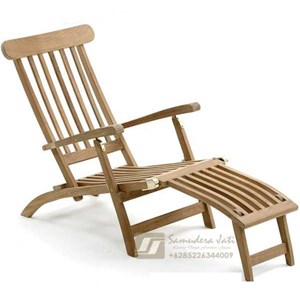 classic steamer chair