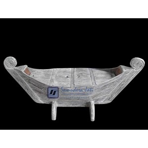 meja antik perahu
