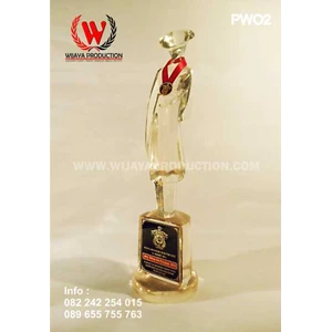 plakat wisuda - patung wisuda-3