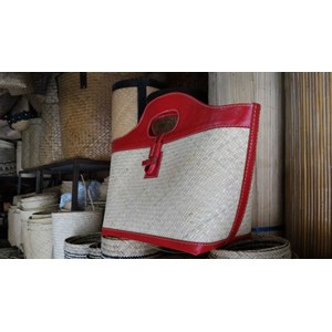 tas rotan bali dengan handle lubang, kulit warna merah - trntlokm-2