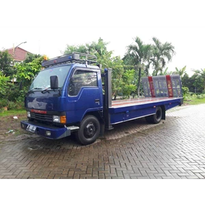 sewa mobil towing truck (self loader)