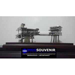 souvenir miniatur kilang minyak pertamina-1