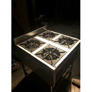 4 burner stove w/ undershelf