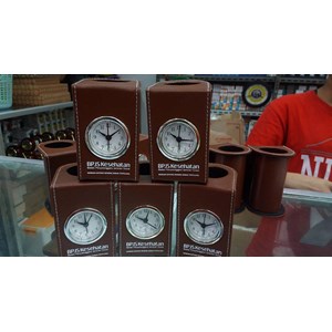 jam meja kulit sablon logo bpjs tenaga kerja-2