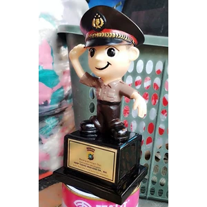 trophy patung polisi indonesia