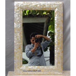 frame mirror from mother of pearl / bingkai kaca atau cermin dari mutiara