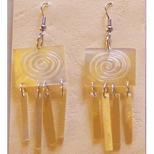earring mop shell yellow lip / anting kerang kuning mop