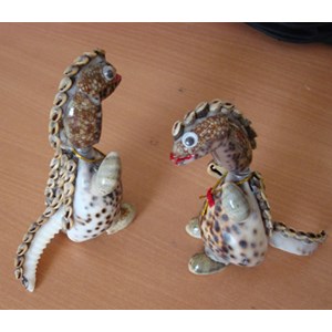 dinosaurs crafts from seashell / kerajinan dinasaurus dari kerang laut