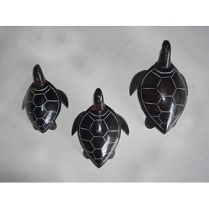 turtle crafts black from seashell / kerajinan ornamen penyu hitam dari kerang laut