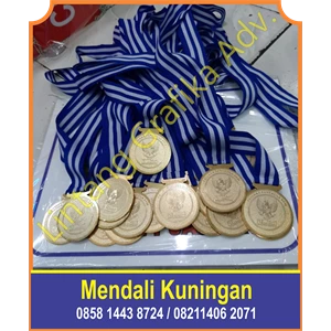 medali logam