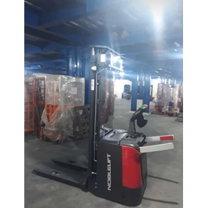 stacker full electric-6