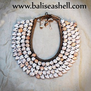 seashell native crafts decor necklace / kerajinan kalung kerang asli dekorasi