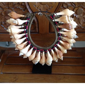 necklace shell fashion crafts and gifts / kerajinan kalung kulitbusana