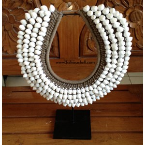 seashell native art decor necklace / kerang kalung asli seni decor