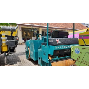 disewakan / rental vibro tandem roller bomag bw131 ad surabaya 3 ton