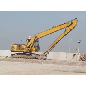 sewa / rental alat berat excavator pc 200 - 8 long arm surabaya