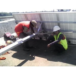 pemasangan pembangkit listrik tenaga surya-5