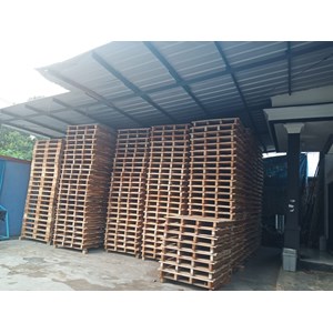 pallet kayu, untuk tatakan komoditi gudang atau container.-2