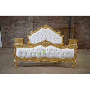 tempat tidur klasik mewah elegant dua nakas kerajinan kayu-1