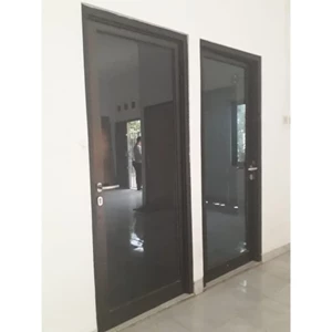 aplikator pintu kaca black mirror-2