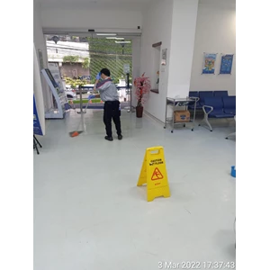 cleaning service mopping area loby fashlab klinik & laborstoroum